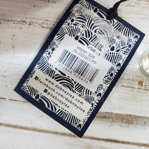 Dabney Lee Makeup Case & The Lyfestyle Co. Temple Rub Calming EssOil. Bundle - Picture 12 of 12